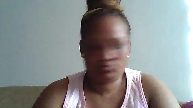 Snapshot of Yellobonepussy chatting on September 13, 2025, 12:16 pm Yellobonepussy online show from September 13, 2025, 12:16 pm