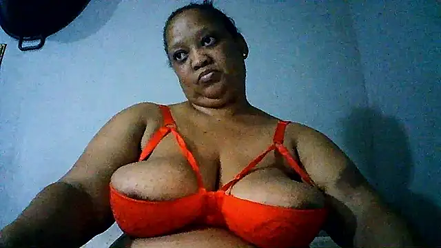 Snapshot of Yellobonepussy chatting on October 14, 2025, 7:03 pm Yellobonepussy online show from October 14, 2025, 7:03 pm