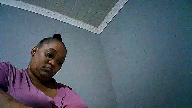 Snapshot of Yellobonepussy chatting on September 26, 2025, 5:53 pm Yellobonepussy online show from September 26, 2025, 5:53 pm