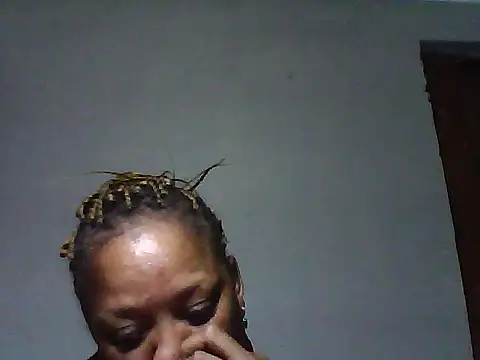 Snapshot of Yellobonepussy chatting on September 21, 2025, 5:40 pm Yellobonepussy online show from September 21, 2025, 5:40 pm