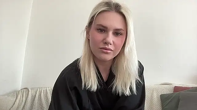 Snapshot of ElaraLuxxxe chatting on September 17, 2025, 9:55 am ElaraLuxxxe online show from September 17, 2025, 9:55 am