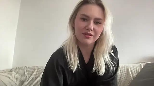 Snapshot of ElaraLuxxxe chatting on October 28, 2025, 11:09 am ElaraLuxxxe online show from October 28, 2025, 11:09 am