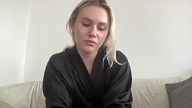 Snapshot of ElaraLuxxxe chatting on October 14, 2025, 10:05 am ElaraLuxxxe online show from October 14, 2025, 10:05 am