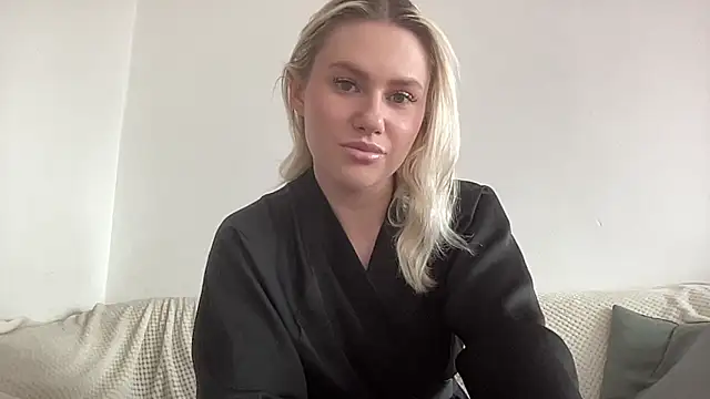 Snapshot of ElaraLuxxxe chatting on October 8, 2025, 10:28 am ElaraLuxxxe online show from October 8, 2025, 10:28 am