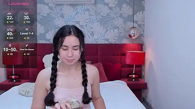 MinniieMile online show from September 24, 2025, 6:42 am