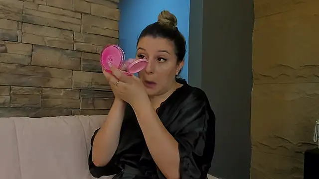 SophiaDior  online show from October 23, 2025, 12:04 pm