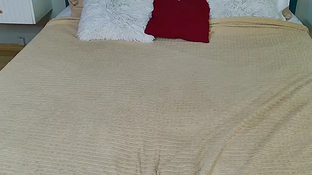 Evie Vall online show from November 16, 2025, 3:39 pm