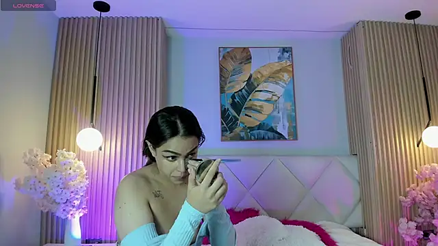 Mila Hank  online show from April 7, 2026, 12:07 pm