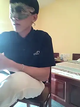 Snapshot of thienlong05 chatting on September 14, 2025, 2:12 am thienlong05 online show from September 14, 2025, 2:12 am