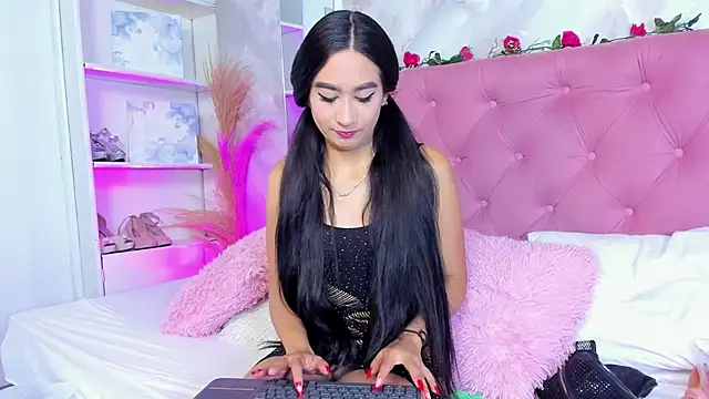 Snapshot of Nicolqueen_ chatting on October 6, 2025, 11:55 am Nicolqueen online show from October 6, 2025, 11:55 am