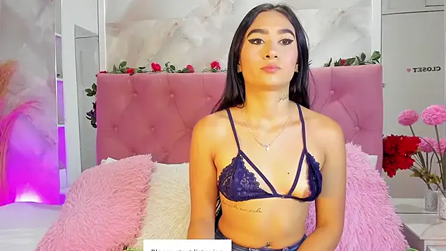 Snapshot of Nicolqueen_ chatting on October 10, 2025, 11:22 am Nicolqueen online show from October 10, 2025, 11:22 am