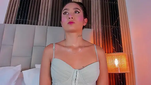 Nicolqueen  online show from April 2, 2026, 12:12 pm