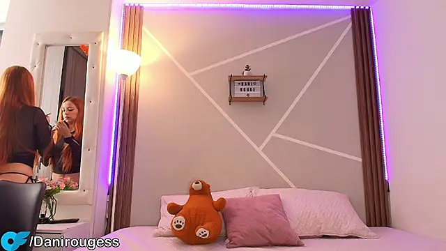 Little ginger online show from September 19, 2025, 12:53 pm