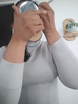 KittyHoleshot87 online show from April 8, 2026, 3:02 pm