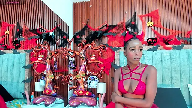 keisha collins online show from October 31, 2025, 11:18 am