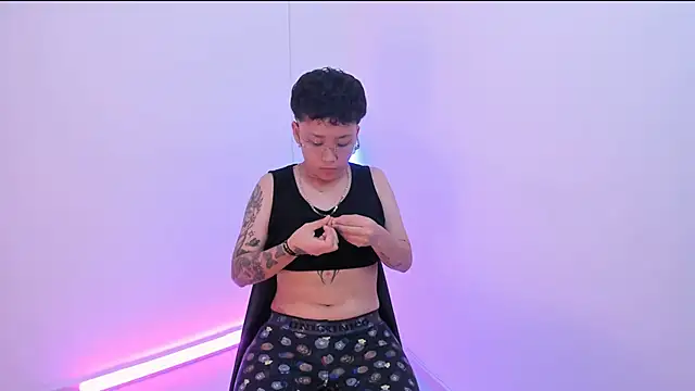 MoonKitty1 online show from September 13, 2025, 2:28 pm
