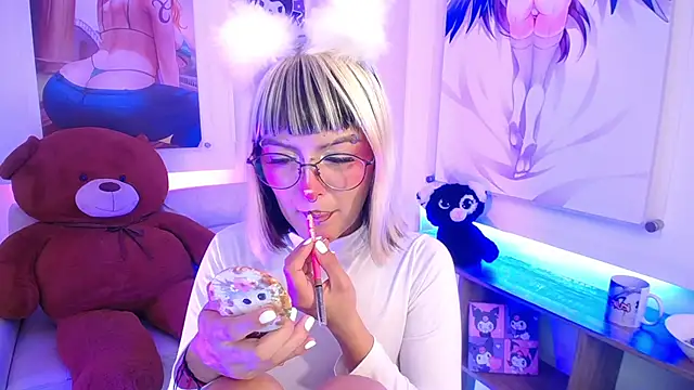 Snapshot of lil_candy77 chatting on September 17, 2025, 12:18 pm lil candy77 online show from September 17, 2025, 12:18 pm