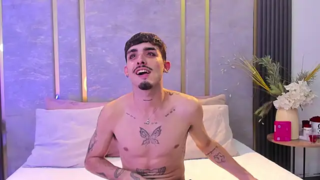 Snapshot of NikoStone_ chatting on October 3, 2025, 4:36 am NikoStone  online show from October 3, 2025, 4:36 am