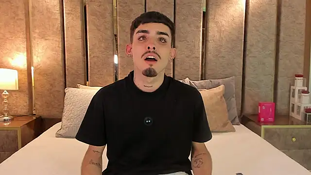 Snapshot of NikoStone_ chatting on October 19, 2025, 5:21 am NikoStone  online show from October 19, 2025, 5:21 am