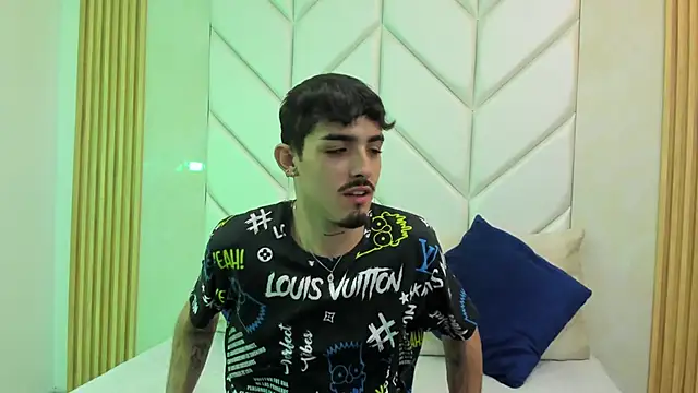 Snapshot of NikoStone_ chatting on October 8, 2025, 2:40 pm NikoStone  online show from October 8, 2025, 2:40 pm