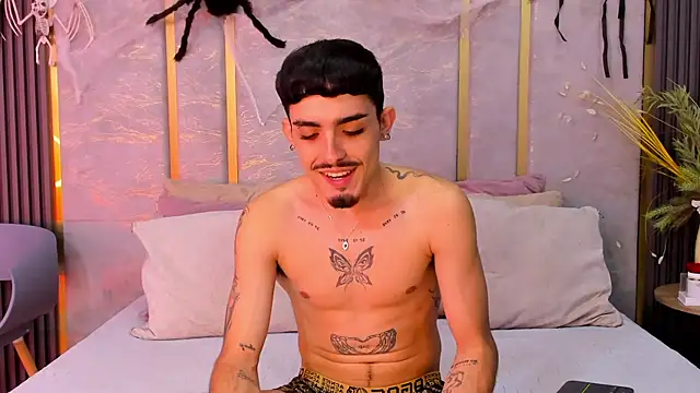 Snapshot of NikoStone_ chatting on October 26, 2025, 4:24 am NikoStone  online show from October 26, 2025, 4:24 am