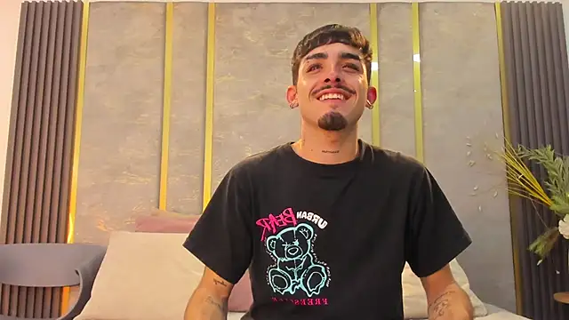 Snapshot of NikoStone_ chatting on October 1, 2025, 4:50 am NikoStone  online show from October 1, 2025, 4:50 am