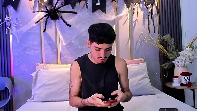 Snapshot of NikoStone_ chatting on October 25, 2025, 1:05 am NikoStone  online show from October 25, 2025, 1:05 am