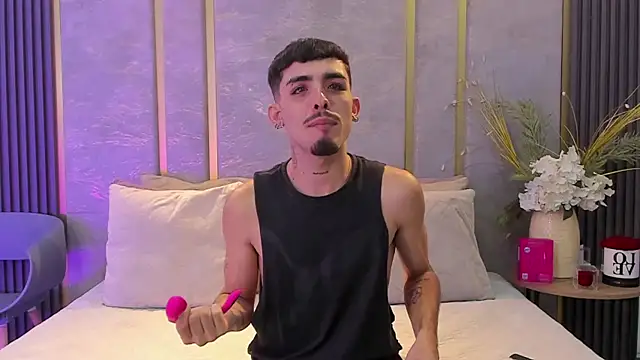 Snapshot of NikoStone_ chatting on October 12, 2025, 4:03 am NikoStone  online show from October 12, 2025, 4:03 am