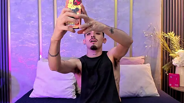 Snapshot of NikoStone_ chatting on September 13, 2025, 4:12 am NikoStone  online show from September 13, 2025, 4:12 am