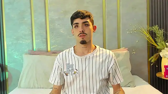 Snapshot of NikoStone_ chatting on October 4, 2025, 5:09 am NikoStone  online show from October 4, 2025, 5:09 am