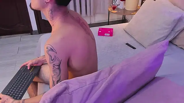 Snapshot of NikoStone_ chatting on September 25, 2025, 4:29 am NikoStone  online show from September 25, 2025, 4:29 am