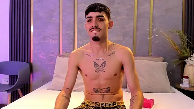 Snapshot of NikoStone_ chatting on October 21, 2025, 4:34 am NikoStone  online show from October 21, 2025, 4:34 am