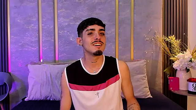 Snapshot of NikoStone_ chatting on September 16, 2025, 4:13 am NikoStone  online show from September 16, 2025, 4:13 am