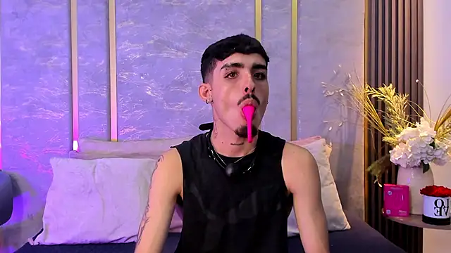 Snapshot of NikoStone_ chatting on September 14, 2025, 4:46 am NikoStone  online show from September 14, 2025, 4:46 am