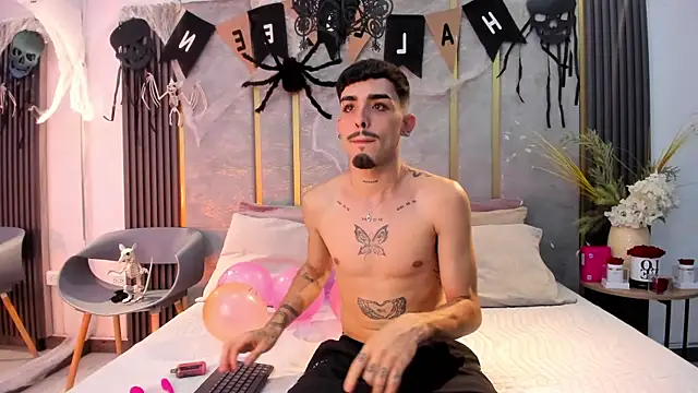 Snapshot of NikoStone_ chatting on October 29, 2025, 4:55 am NikoStone  online show from October 29, 2025, 4:55 am