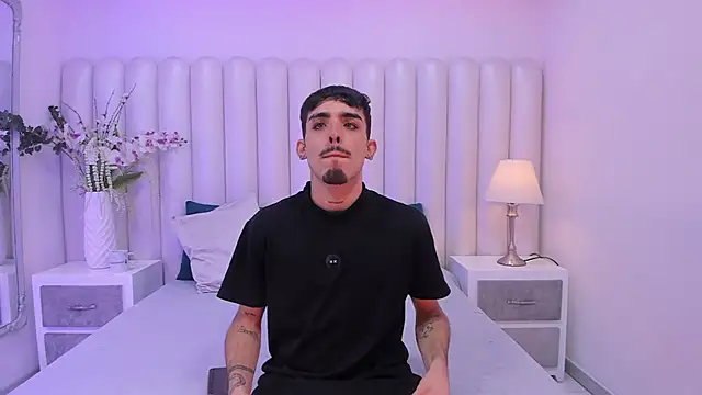 Snapshot of NikoStone_ chatting on September 28, 2025, 5:25 am NikoStone  online show from September 28, 2025, 5:25 am