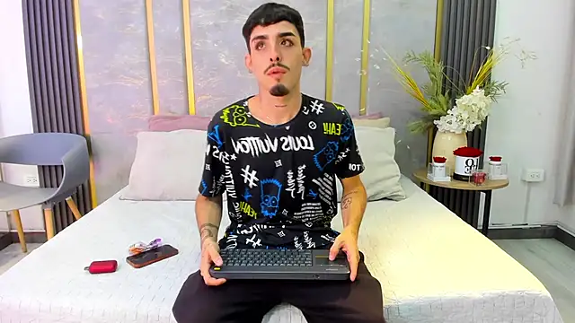 Snapshot of NikoStone_ chatting on October 24, 2025, 4:22 am NikoStone  online show from October 24, 2025, 4:22 am