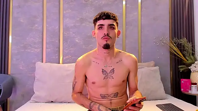 Snapshot of NikoStone_ chatting on October 15, 2025, 4:11 am NikoStone  online show from October 15, 2025, 4:11 am