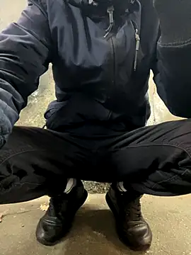 Snapshot of bmwe71 chatting on November 17, 2025, 2:10 pm bmwe71 online show from November 17, 2025, 2:10 pm