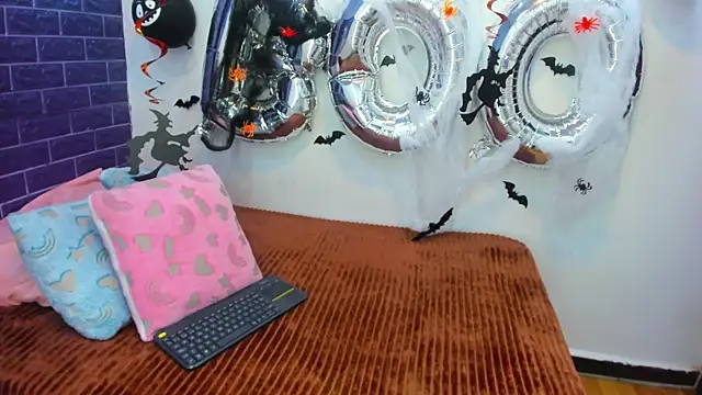 Snapshot of Cora_222 chatting on November 1, 2025, 7:30 pm Cora 222 online show from November 1, 2025, 7:30 pm