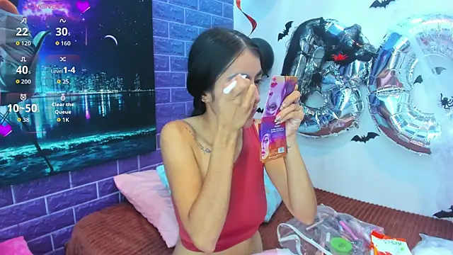 Snapshot of Cora_222 chatting on October 31, 2025, 11:18 am Cora 222 online show from October 31, 2025, 11:18 am