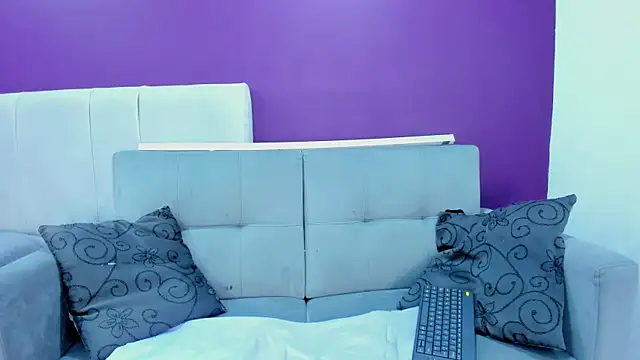 NiraLux online show from September 22, 2025, 12:44 pm