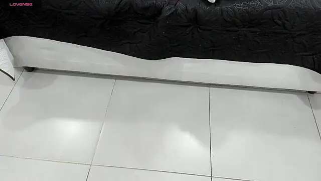 NiraLux online show from October 7, 2025, 1:12 pm