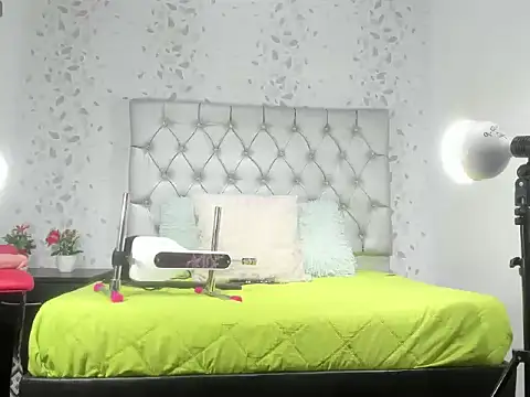 Snapshot of michelle_perla chatting on October 27, 2025, 6:42 pm michelle perla online show from October 27, 2025, 6:42 pm