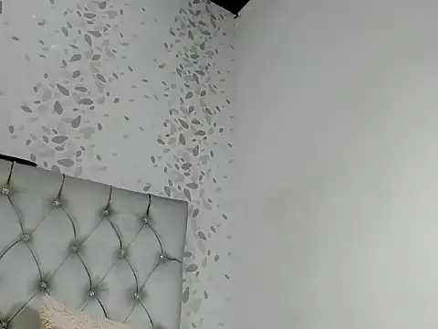 Snapshot of michelle_perla chatting on September 17, 2025, 7:05 pm michelle perla online show from September 17, 2025, 7:05 pm