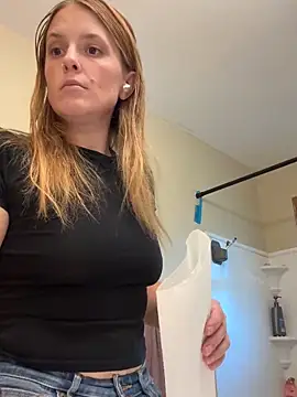 missflokes online show from September 18, 2025, 5:38 pm