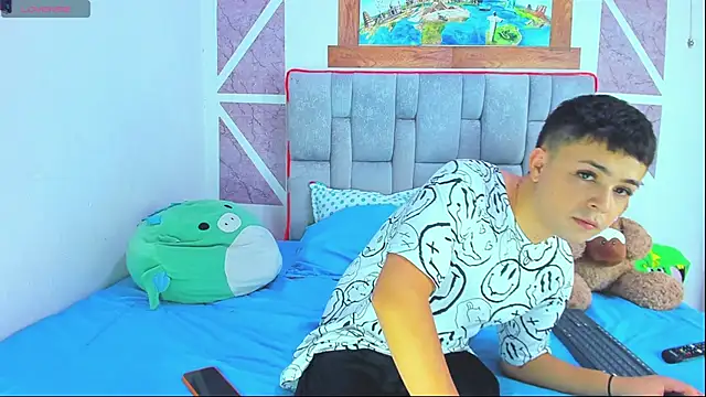 Snapshot of christopher_Hot chatting on March 1, 2026, 2:11 am christopher Hot online show from March 1, 2026, 2:11 am