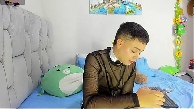 Snapshot of christopher_Hot chatting on February 6, 2026, 8:05 pm christopher Hot online show from February 6, 2026, 8:05 pm