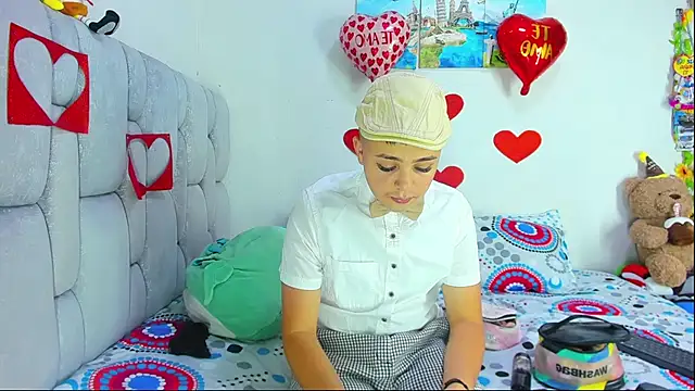 Snapshot of christopher_Hot chatting on February 16, 2026, 7:12 pm christopher Hot online show from February 16, 2026, 7:12 pm