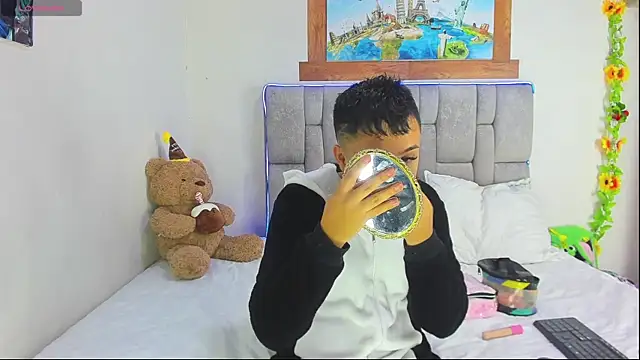 Snapshot of christopher_Hot chatting on February 21, 2026, 1:07 am christopher Hot online show from February 21, 2026, 1:07 am